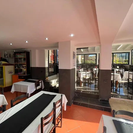 Bar Restaurant Mete Szálloda *